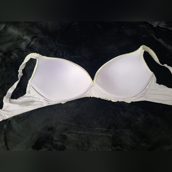 Victoria's Secret no wire bra. 38DD. - Picture 3 of 3